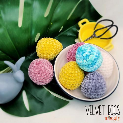 Velvet Eggs Pattern PDF - Seamless Top Down Crochet Eggs for Play or Decor