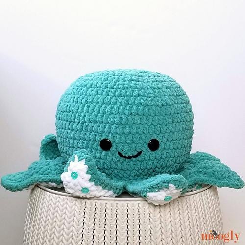 Octopus Squish Pattern PDF - Super Bulky Yarn - Crochet Amigurumi Animal Softie