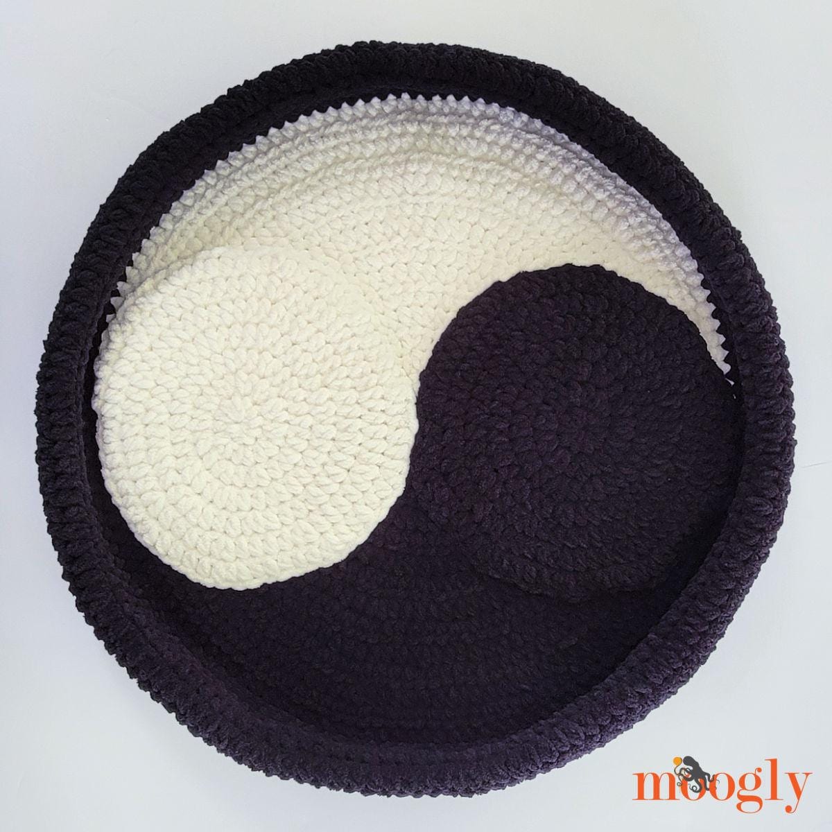 Yin-yang Cat Bed Crochet Pattern PDF - Easy Super Bulky Pet Bed